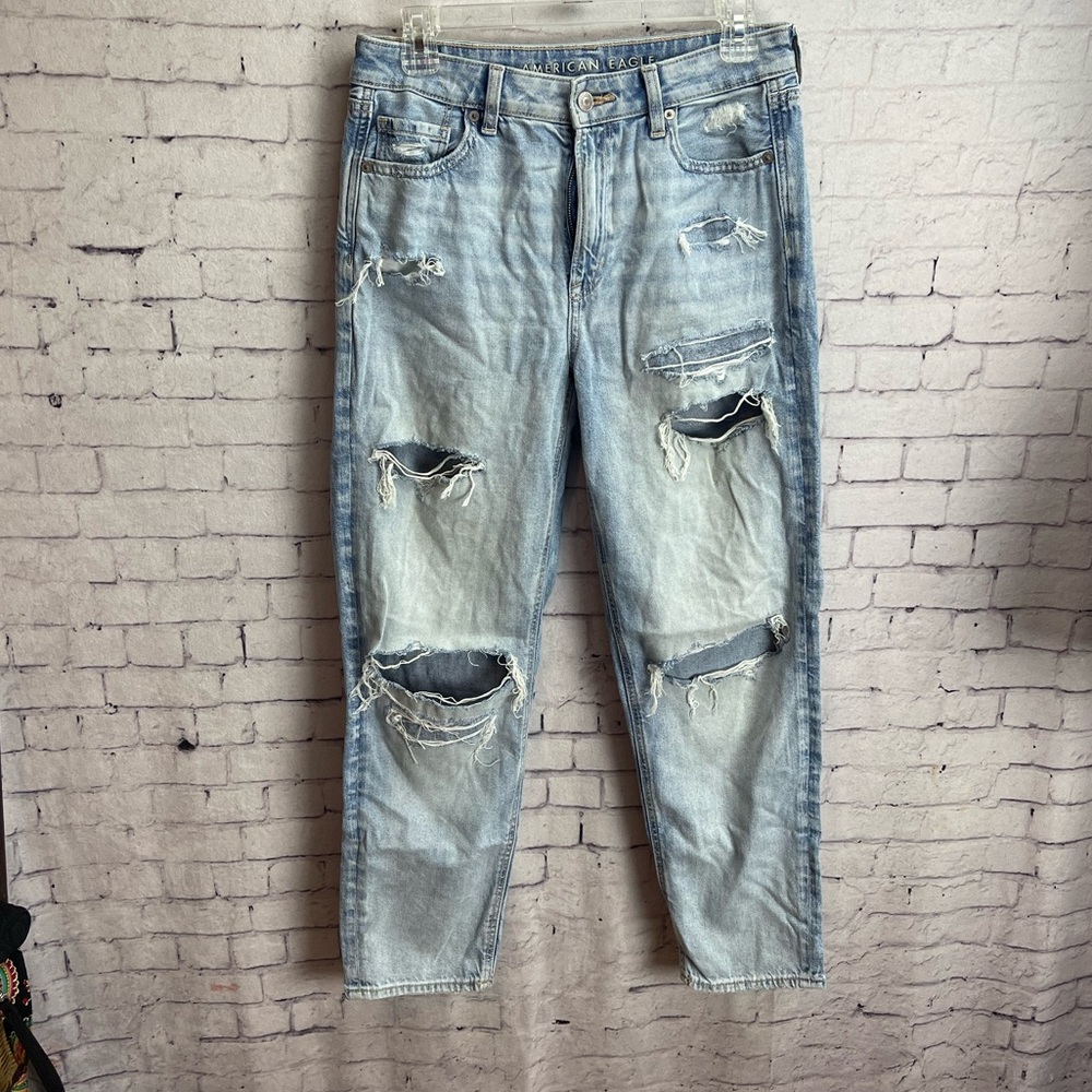 American Eagle Outfitters size 4 regular mom straight jeans destroyed distressed